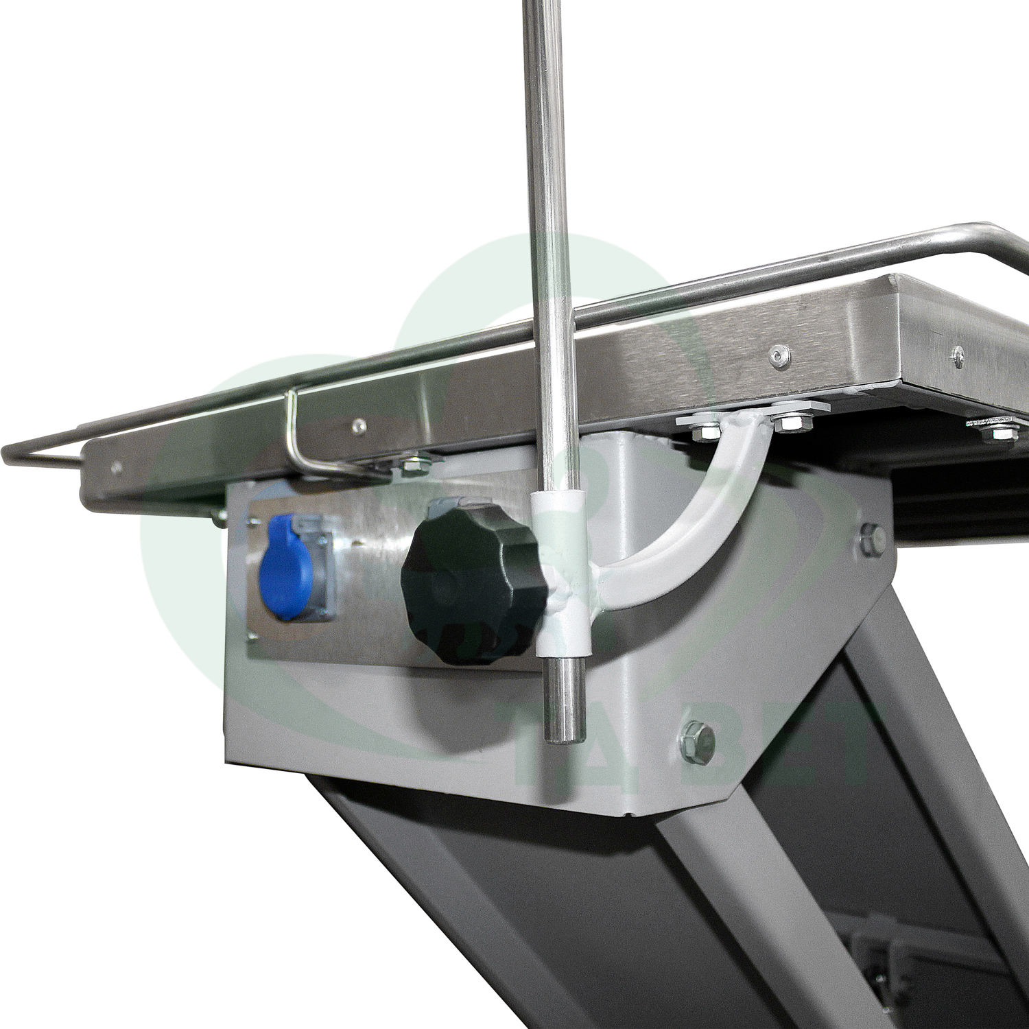 ТД ВЕТ Стол ветеринарный хирургический Vetbot-112 со штативом, 1300(1470)х600х(270-1030h),с колесами (каркас MUAR, пульт ножной)