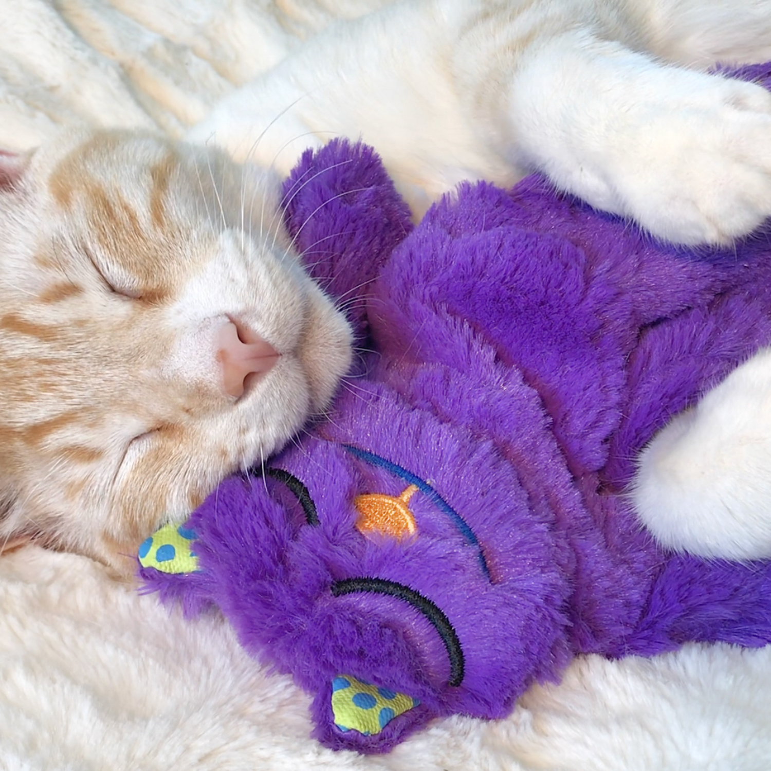 Игрушка Catstages для кошек "Мурчащая подушка" с кошачьей мятой, 30см