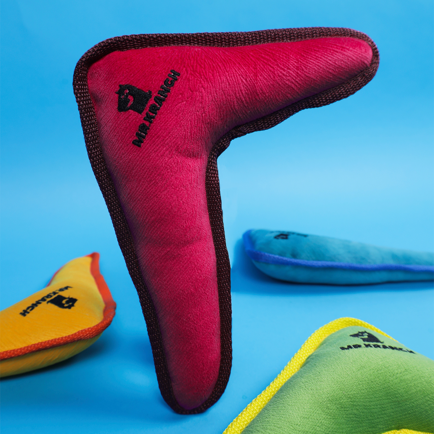 Игрушка Mr.Kranch для собак средних и крупных пород Бумеранг с пищалкой 34х285х65см розовый