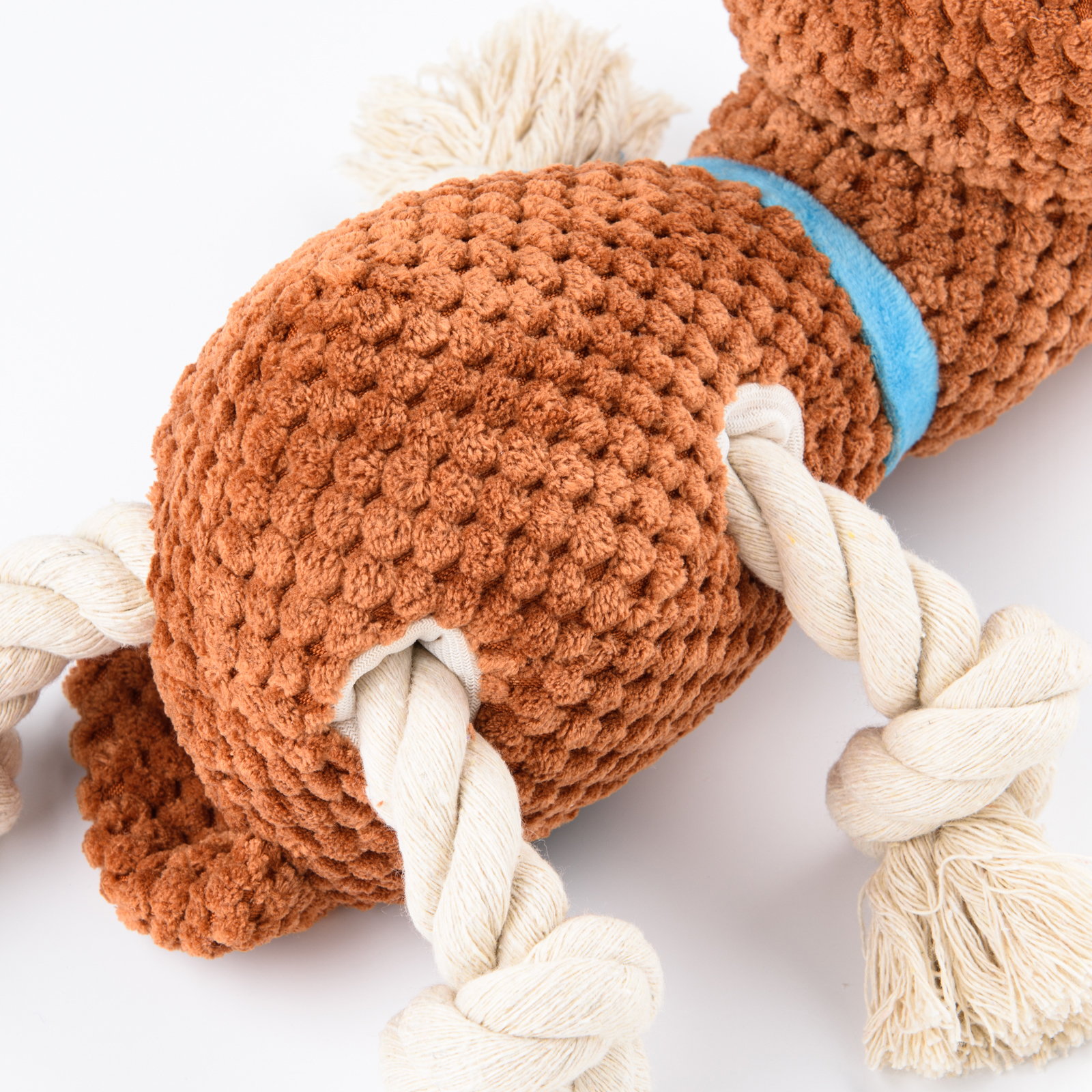 Игрушка Mr.Kranch для собак Собачка плюшевая с канатиками и пищалкой 22 см коричневая