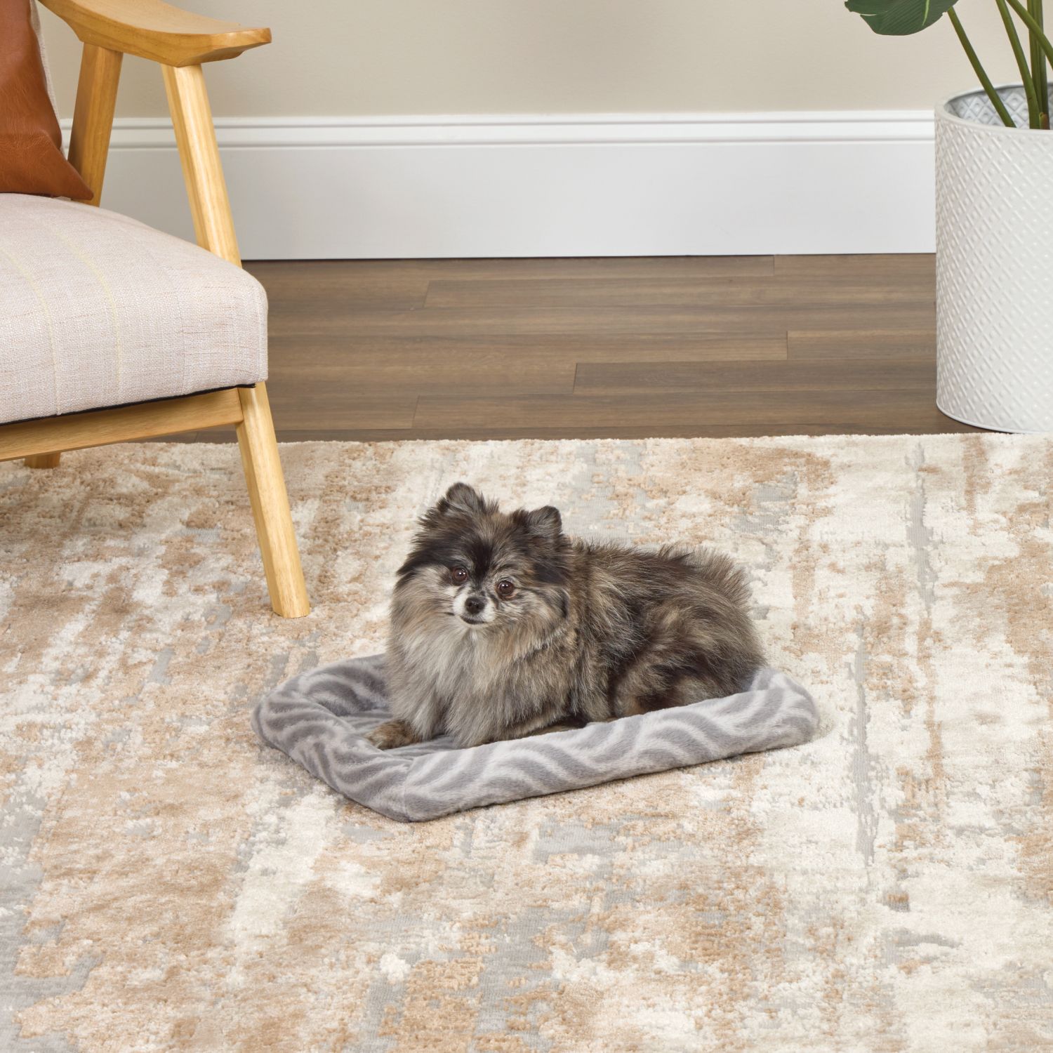 Лежанка MidWest Deluxe Wave Bed для собак и кошек меховая 41х30х6,5 см, серая