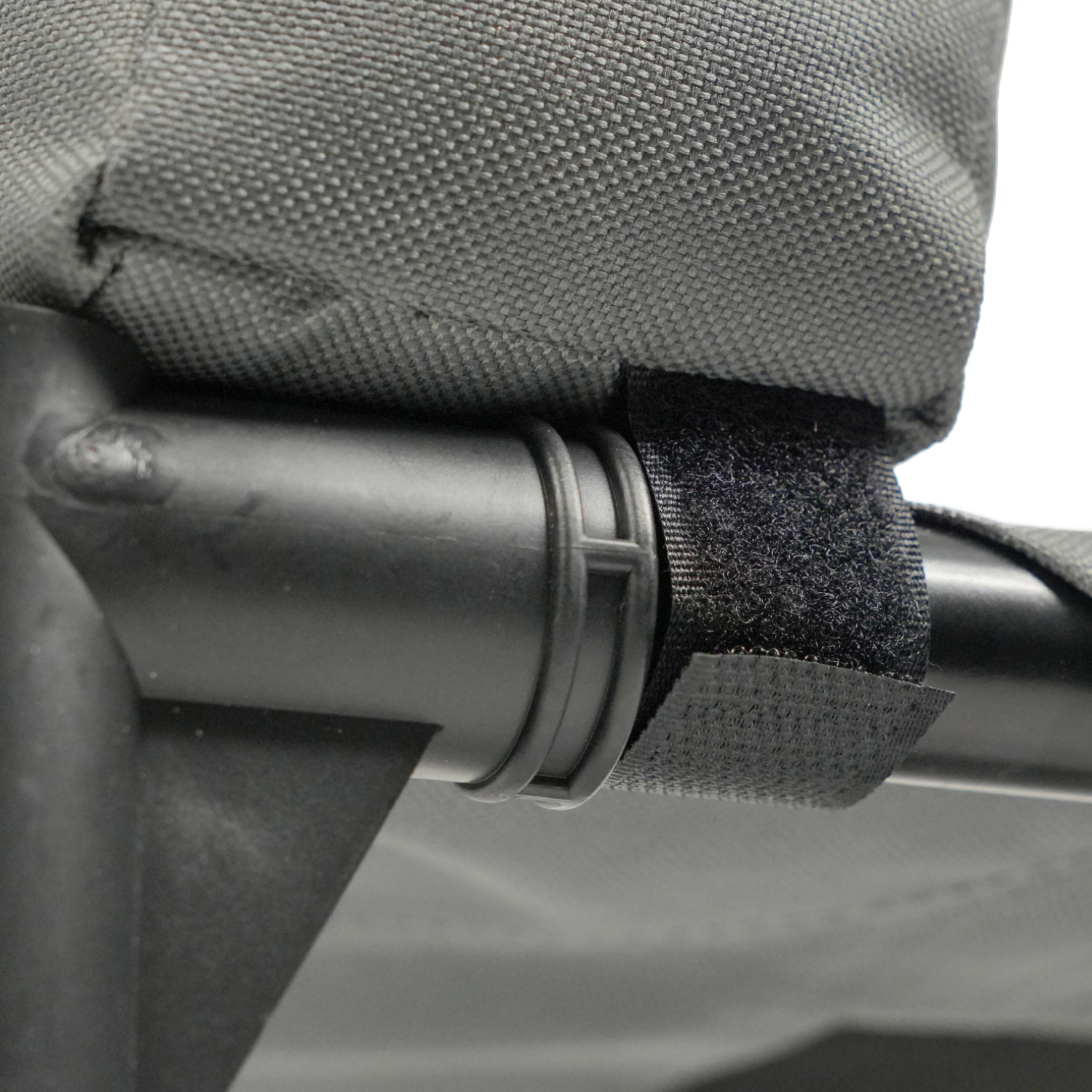 Лежанка-шезлонг каркасная для собак Mr.Kranch Elevated с мягкими бортиками большая 108х76х27 см серая