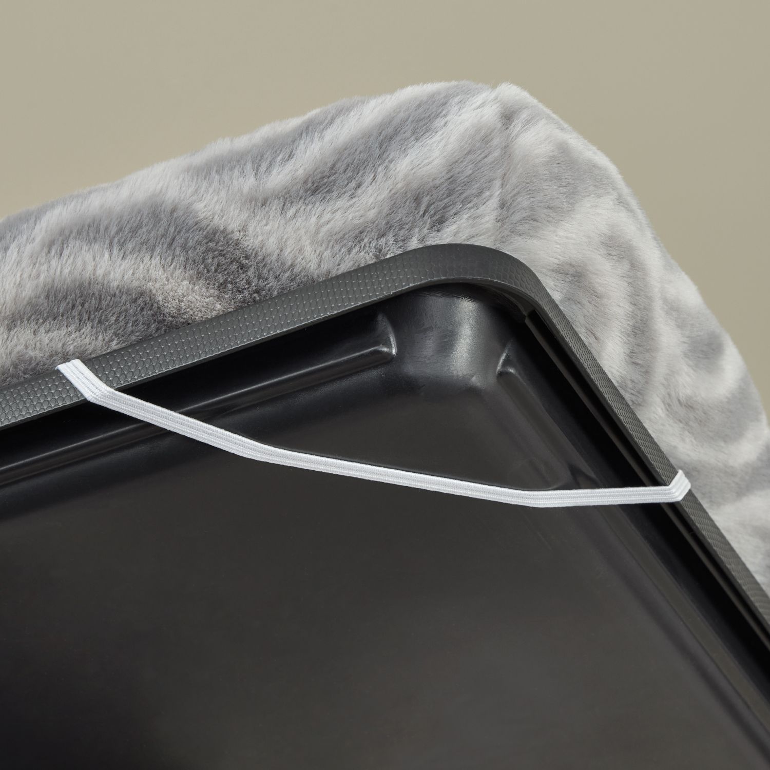 Лежанка MidWest Deluxe Wave Bed для собак и кошек меховая 56х44,5х6,5 см, серая