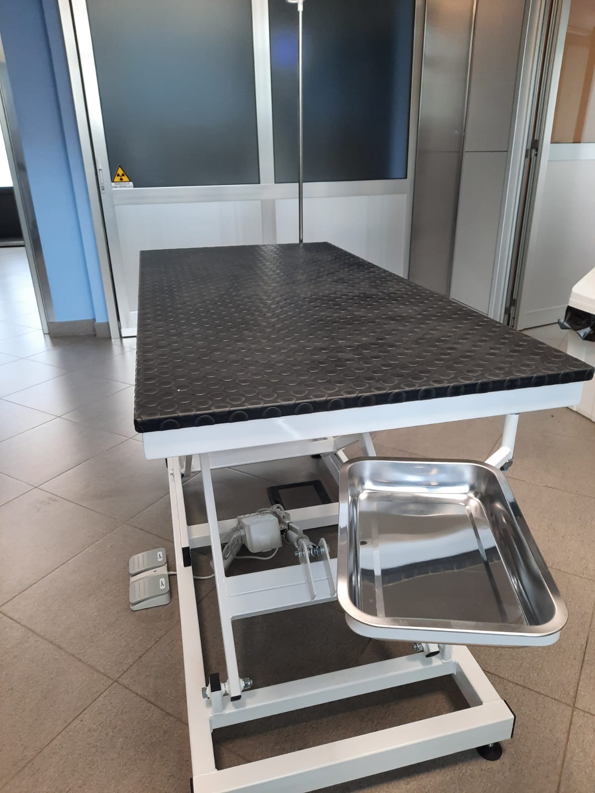 ТД ВЕТ  Стол VETBOT-72.1 без слива  со штативом, 1340х640х(330- 1050)h (каркас серый, пульт ножной)