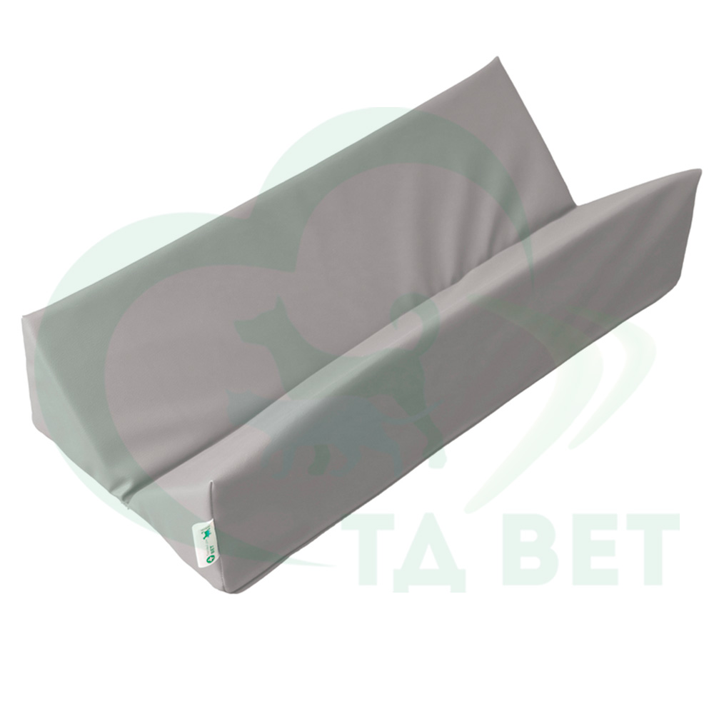 ТД ВЕТ Подушка для фиксации животных треугольная 680х150х150h мм (кож.зам, серый)