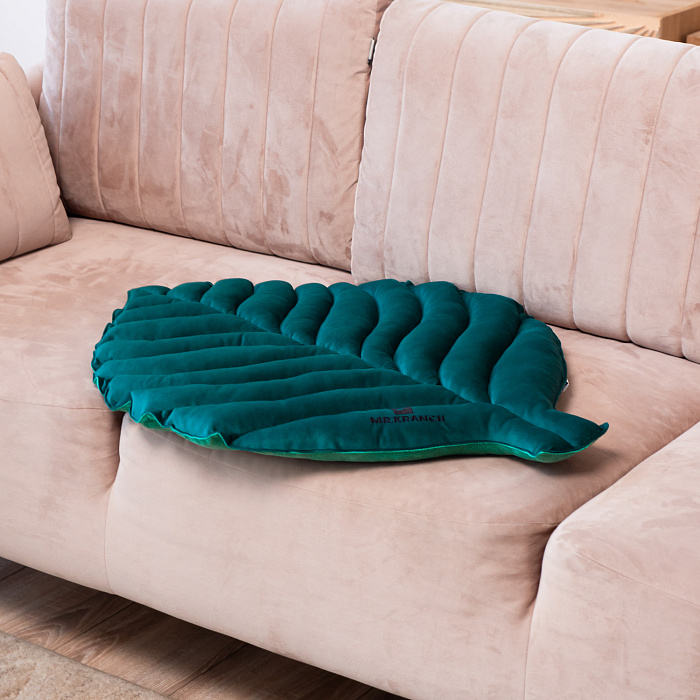 Лежанка Mr.Kranch для собак Листочек средняя двусторонняя с имитацией кожи размер 90х65х5см зеленая