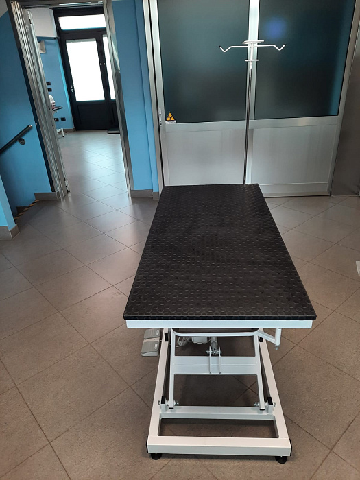 ТД ВЕТ  Стол VETBOT-72.1 без слива  со штативом, 1340х640х(330- 1050)h (каркас белый, пульт ручной)
