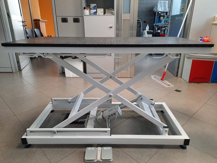 ТД ВЕТ  Стол VETBOT-72.1 без слива  со штативом, 1340х640х(330- 1050)h (каркас белый, пульт ручной)