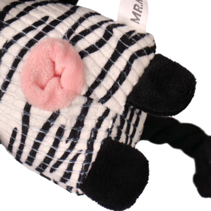 Игрушка Mr.Kranch для собак Зебра плюшевая с канатиками пищалкой и карманом под лакомство 21 см белая