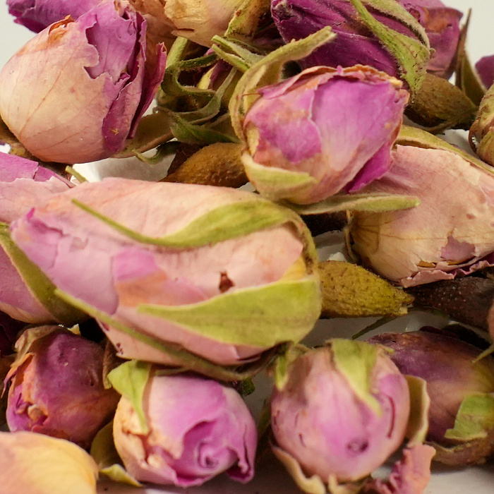 Лакомство Bambini Pets высушенные цветы розы для грызунов и кроликов, 10 г.