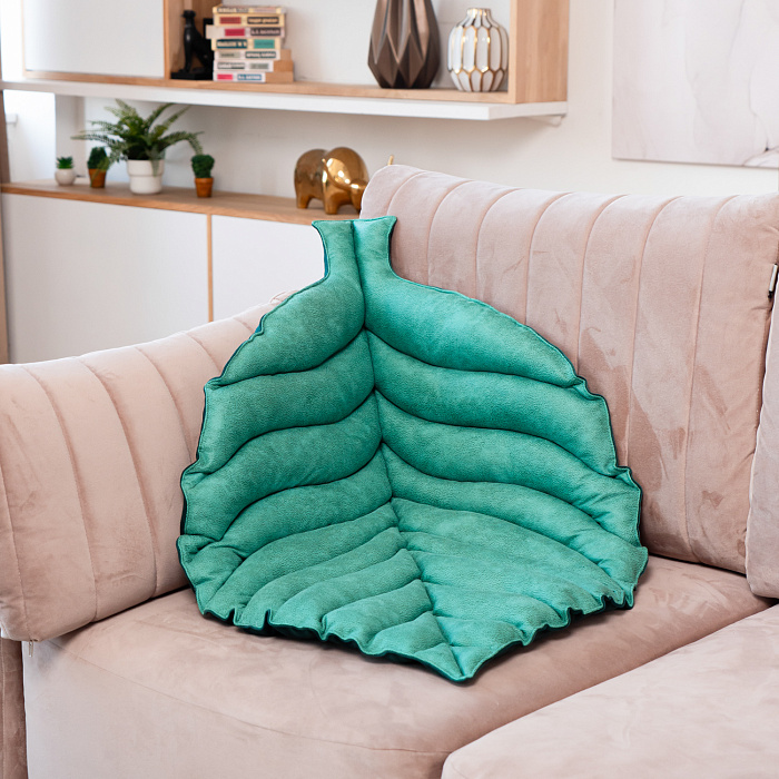 Лежанка Mr.Kranch для собак Листочек средняя двусторонняя с имитацией кожи размер 90х65х5см зеленая