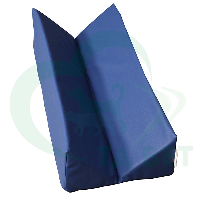 ТД ВЕТ Подушка для фиксации животных треугольная 680х150х150h мм (кож.зам, синий)