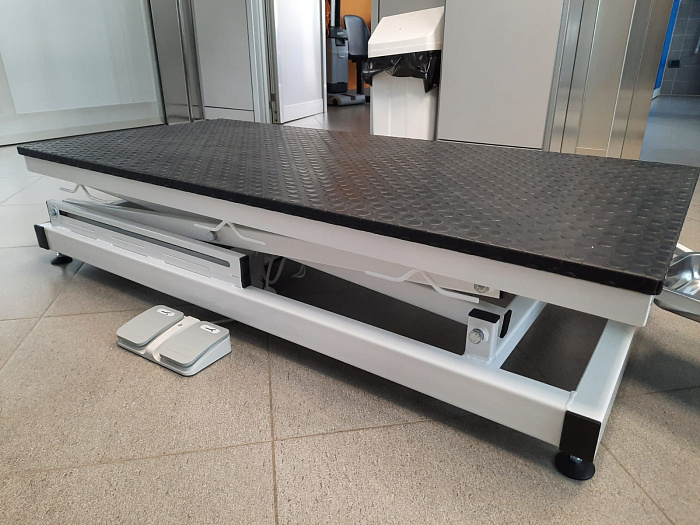 ТД ВЕТ  Стол VETBOT-72.1 без слива  со штативом, 1340х640х(330- 1050)h (каркас серый, пульт ножной)