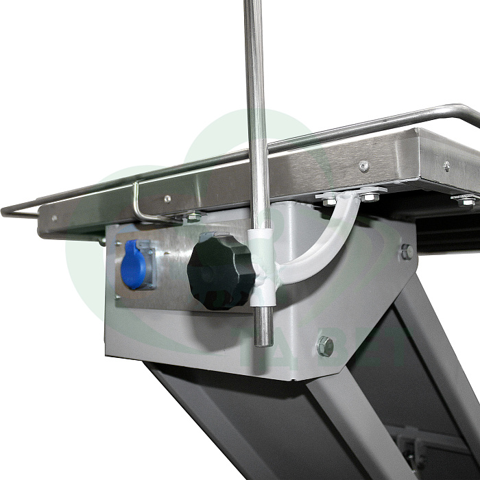 ТД ВЕТ Стол ветеринарный хирургический Vetbot-112 со штативом, 1300(1470)х600х(270-1030h),с колесами (каркас MUAR, пульт ножной)